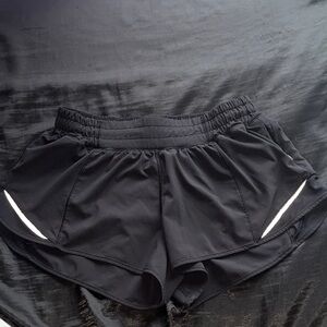 lululemon Black hotty hot Shorts 2.5
